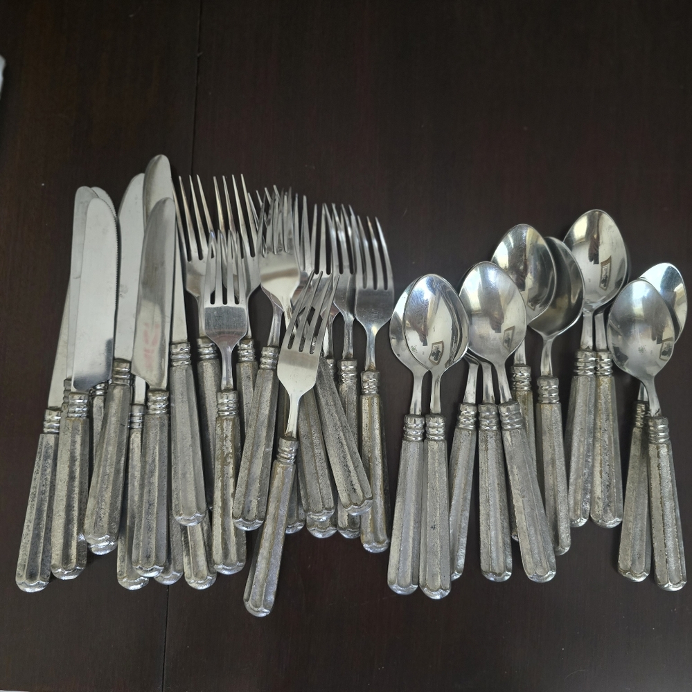 32 pc silverware set